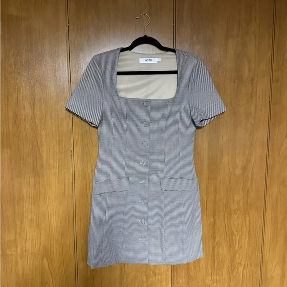 ASTR the Label Houndstooth Short Sleeve Button-Up Minidress - Picture 4 of 7